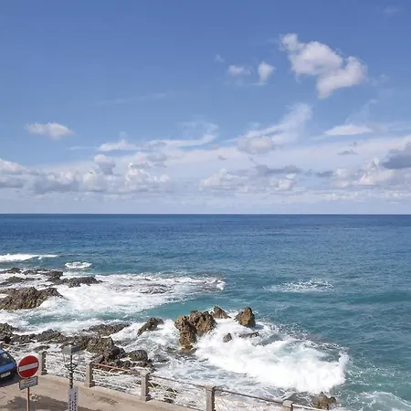Stunning In Sangineto Lido Feriehus *